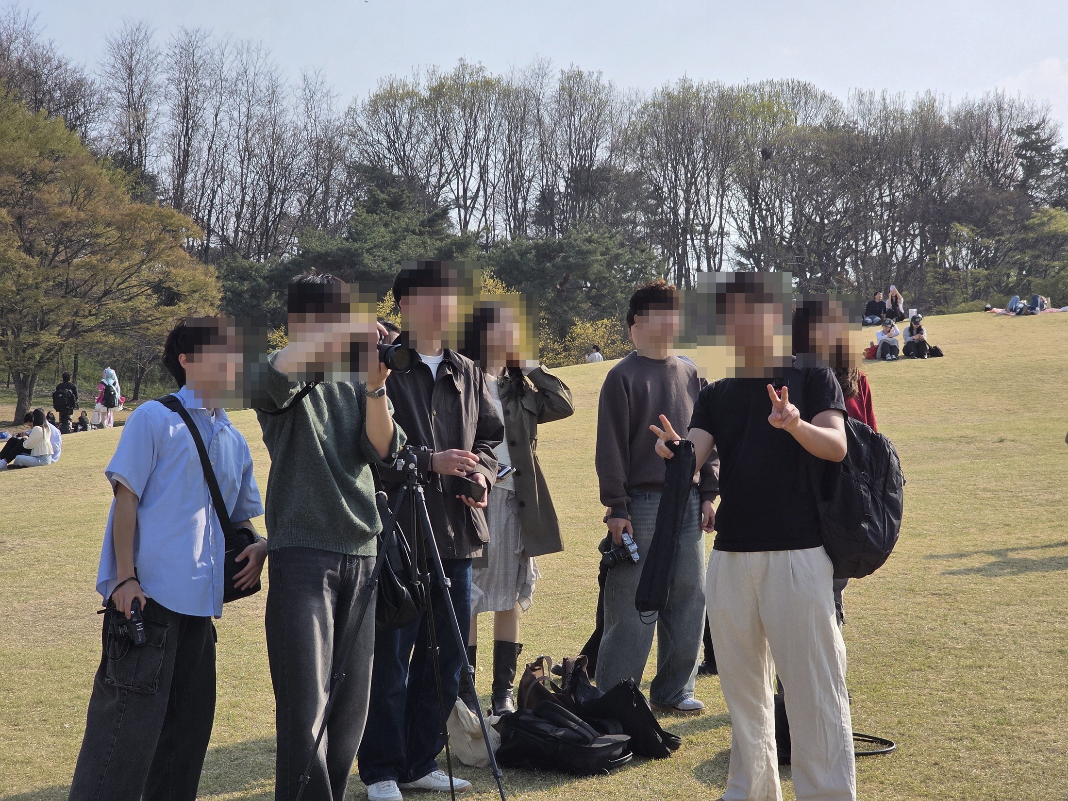 카메라와 삼각대를 들고 부서별 출사에 참여한 밤부 부원들