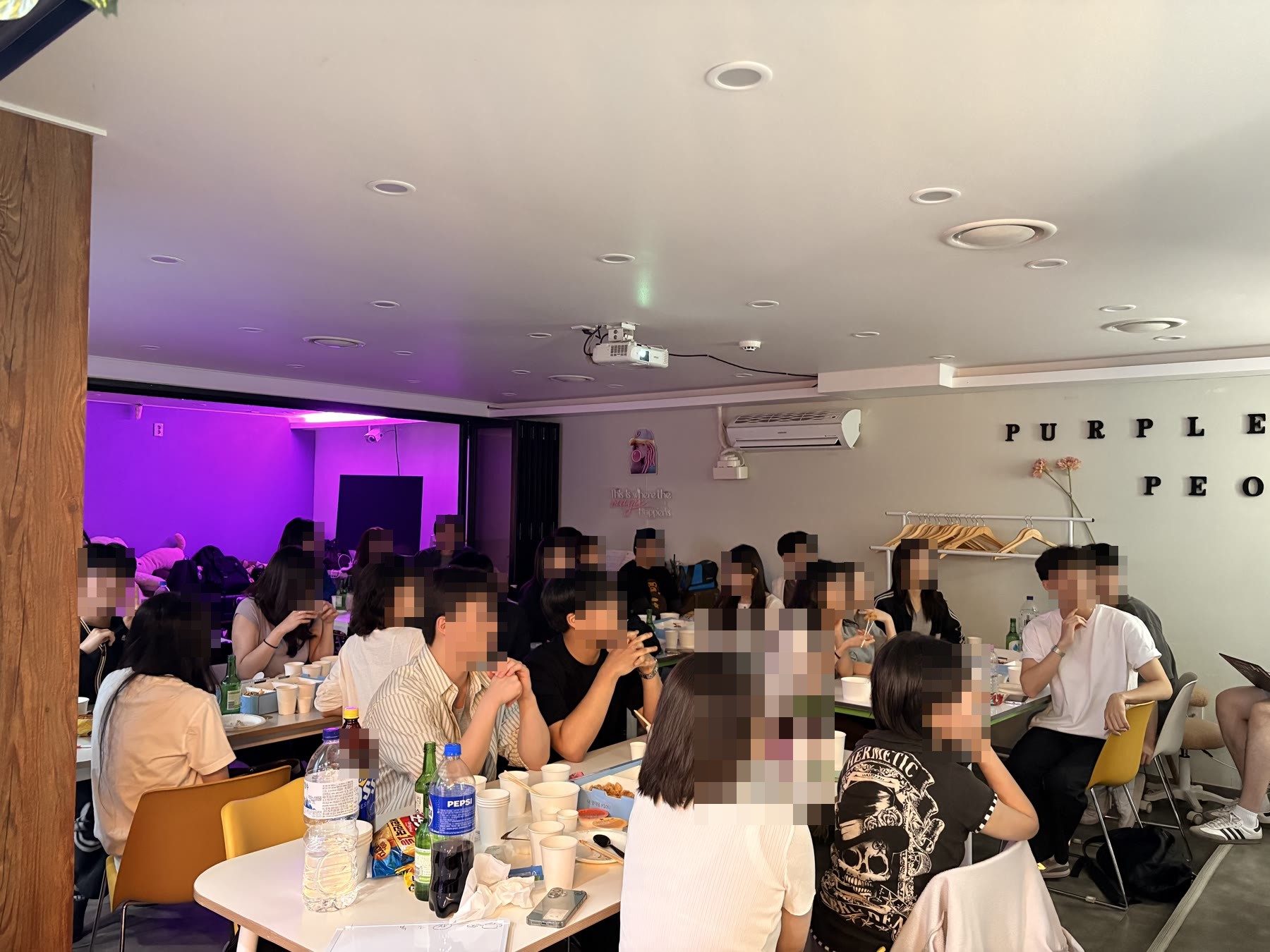 한 공간에 모여 교류하는 2026년 1학기 밤부 MT